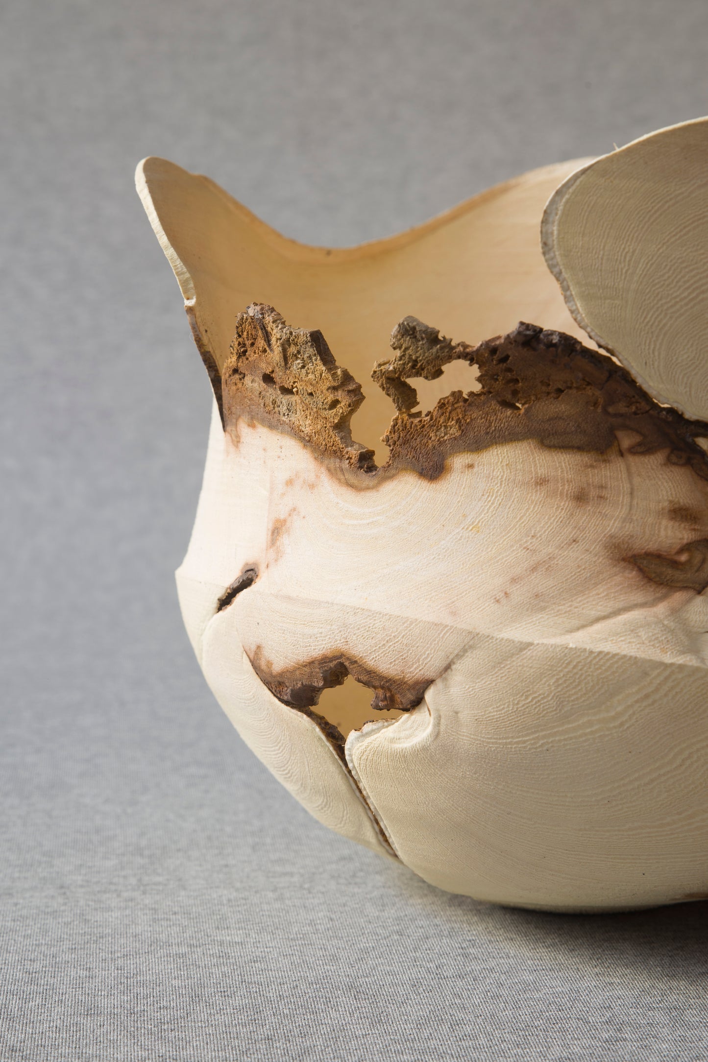 "Siugurana" - cuenco decorativo de madera
