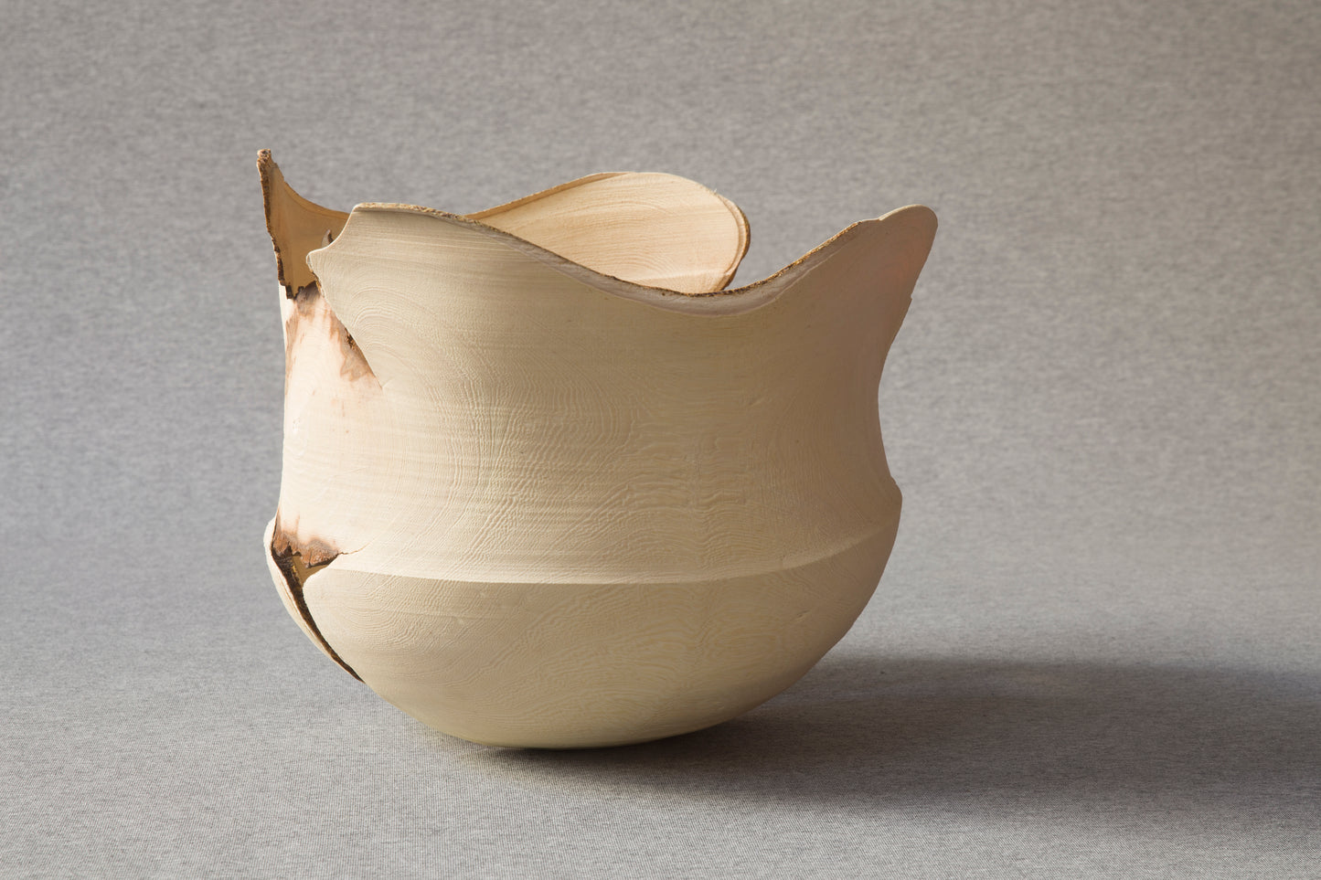 "Siugurana" - cuenco decorativo de madera
